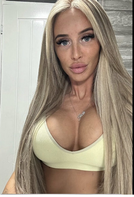 Naakte gelekte OnlyFans-foto van Jade Hobden