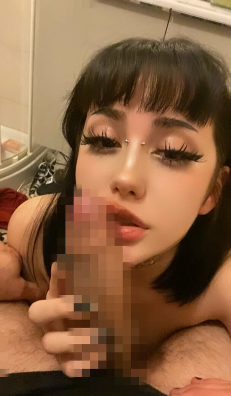 Naakte gelekte OnlyFans-foto van Noodle Noodlesriu