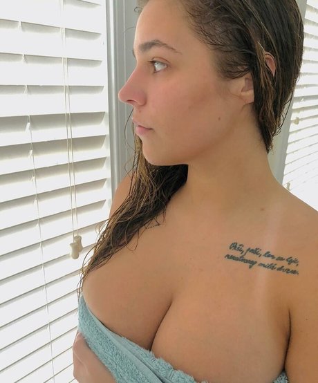 Naakte gelekte OnlyFans-foto van Brookieg
