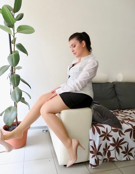 Naakte gelekte OnlyFans-foto van Ana Allabout