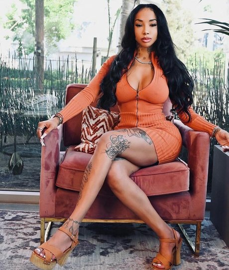 Naakte gelekte OnlyFans-foto van Flyyytattedsky