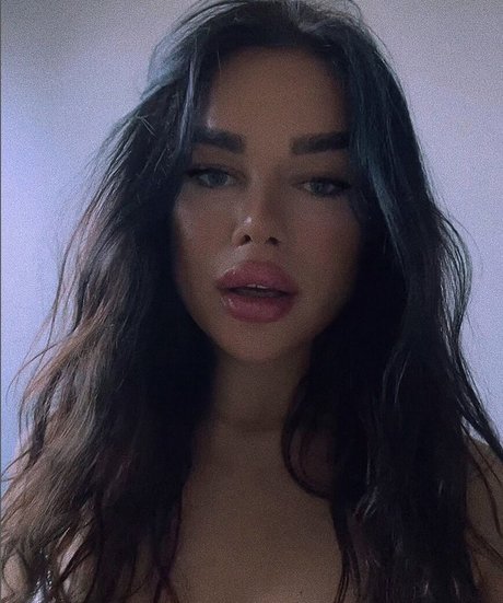 Naakte gelekte OnlyFans-foto van Lena Majewska
