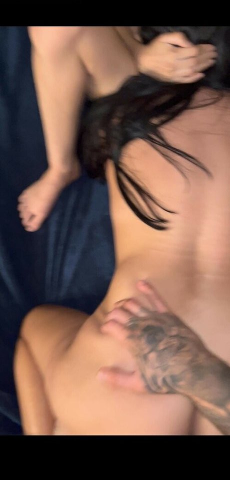 Naakte gelekte OnlyFans-foto van Glitterxkittenx
