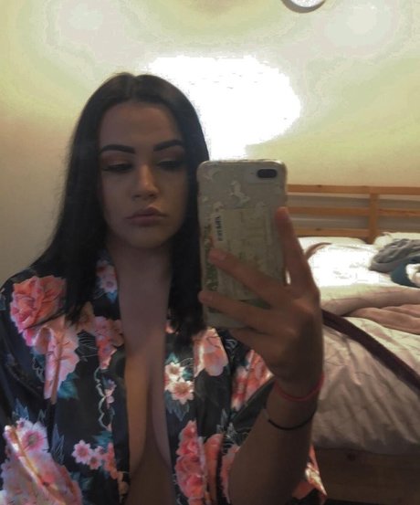 Naakte gelekte OnlyFans-foto van Glitterxkittenx