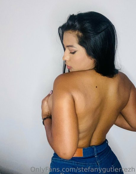 Naakte gelekte OnlyFans-foto van Stefany Gutierrezh