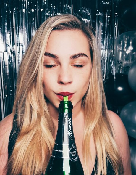 Naakte gelekte OnlyFans-foto van Emmadizzy
