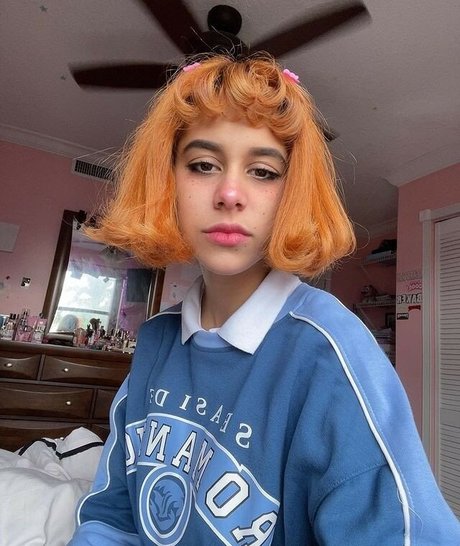Naakte gelekte OnlyFans-foto van Littlebunnygirl