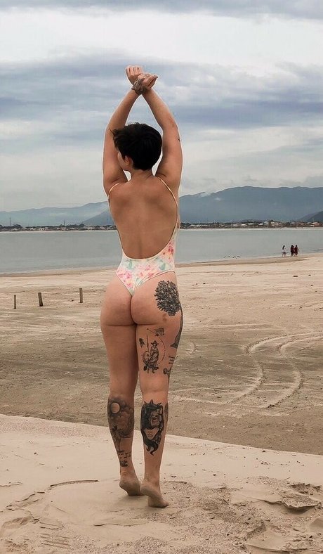 Naakte gelekte OnlyFans-foto van Laura Lehmkuhl