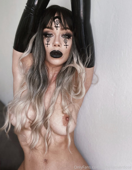 Naakte gelekte OnlyFans-foto van Ophelia Overdose