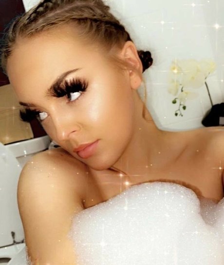 Naakte gelekte OnlyFans-foto van Brynbp