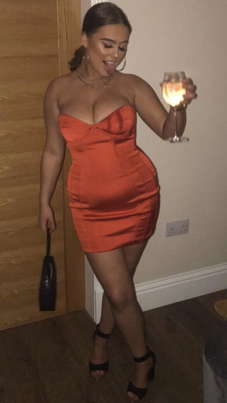 Naakte gelekte OnlyFans-foto van Emma Willis