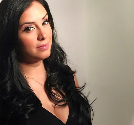 Naakte gelekte OnlyFans-foto van Laura Stylez