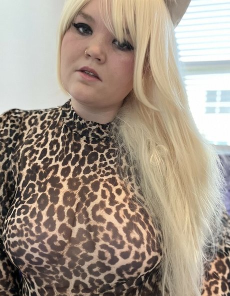 Naakte gelekte OnlyFans-foto van Kuhrish