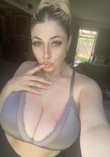Naakte gelekte OnlyFans-foto van Brittnboujeee
