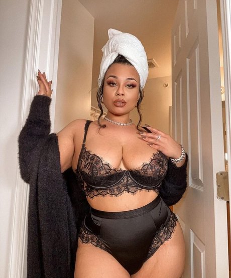 Naakte gelekte OnlyFans-foto van Passion Jonesz