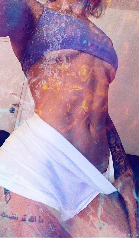 Naakte gelekte OnlyFans-foto van Misswatersvip