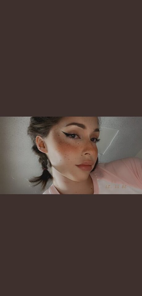 Naakte gelekte OnlyFans-foto van Summer James