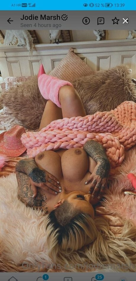 Naakte gelekte OnlyFans-foto van Jodiemarsh
