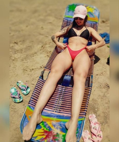 Naakte gelekte OnlyFans-foto van Josy Mazuhi