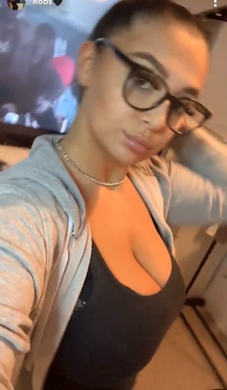 Naakte gelekte OnlyFans-foto van Naughtybabeoxo