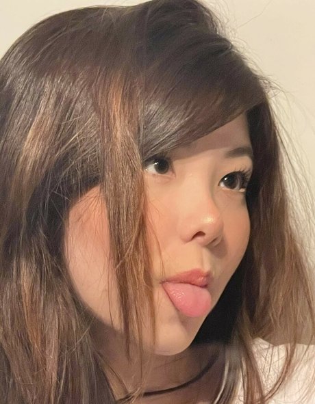 Naakte gelekte OnlyFans-foto van Julia Nakamura