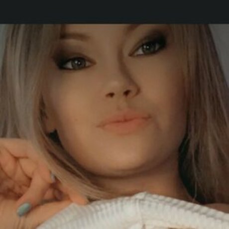 Naakte gelekte OnlyFans-foto van Harleybby01