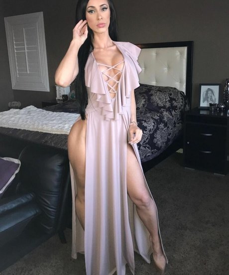 Naakte gelekte OnlyFans-foto van Taishaveli