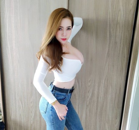 Naakte gelekte OnlyFans-foto van Milky Hamasakii