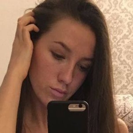 Naakte gelekte OnlyFans-foto van Alla Mill