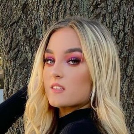 Naakte gelekte OnlyFans-foto van Savanah Moss