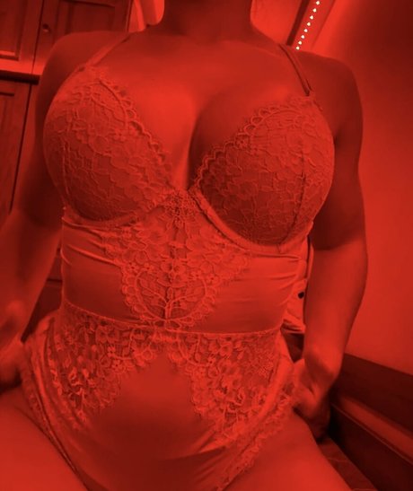 Naakte gelekte OnlyFans-foto van Andrea Rojo Redmil