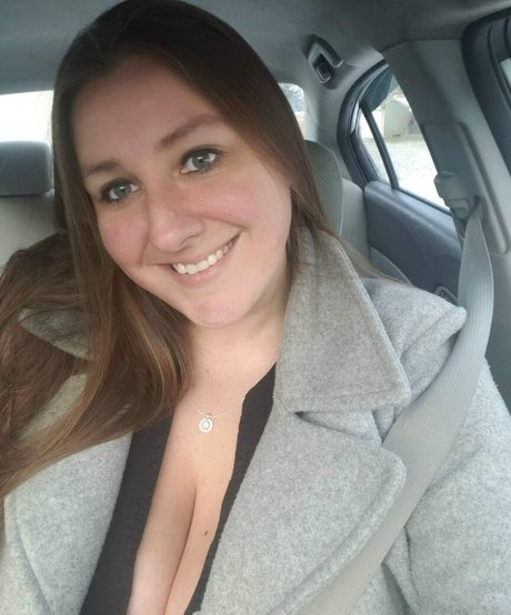 Naakte gelekte OnlyFans-foto van Caityy Cakesss