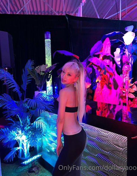Naakte gelekte OnlyFans-foto van Dollaryaoo