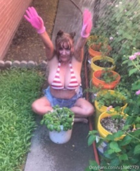 Naakte gelekte OnlyFans-foto van Julie K Smith