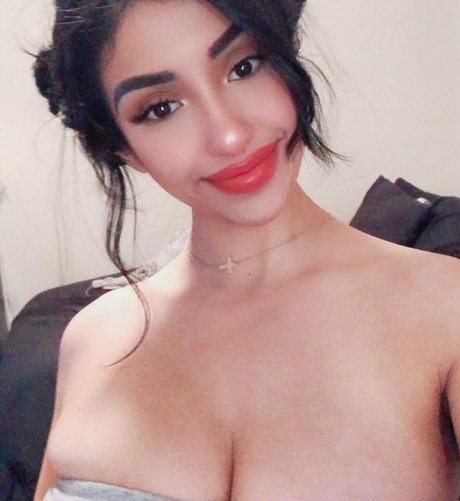 Naakte gelekte OnlyFans-foto van Alexandra Nicole