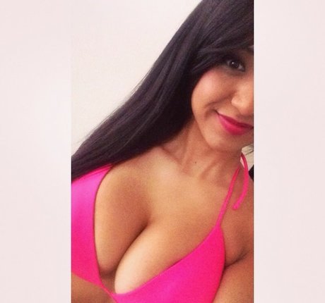 Naakte gelekte OnlyFans-foto van Alexandra Nicole