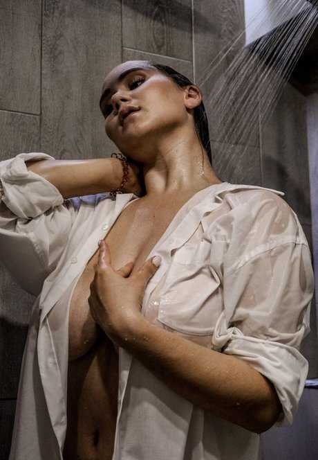 Naakte gelekte OnlyFans-foto van Lorrainerase