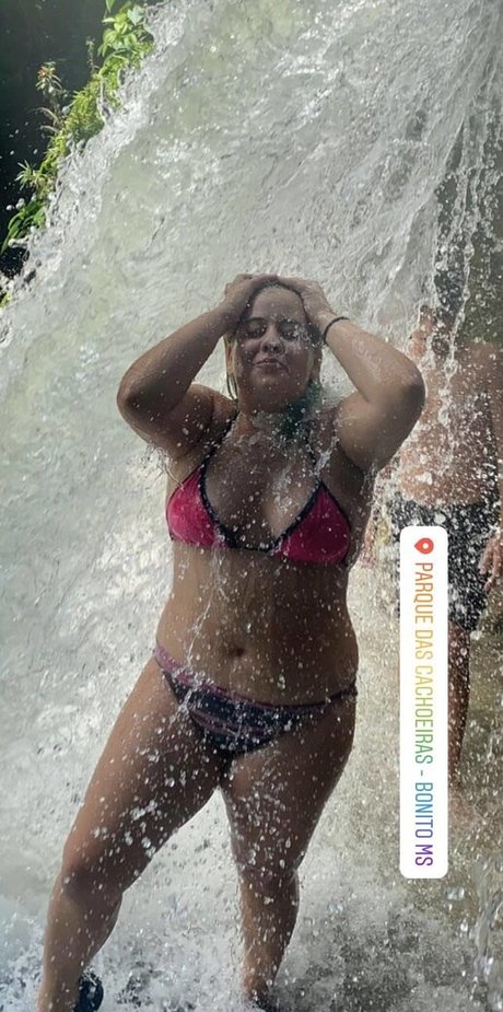 Naakte gelekte OnlyFans-foto van Karol Lannes