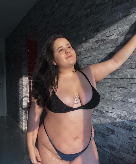 Naakte gelekte OnlyFans-foto van Karol Lannes
