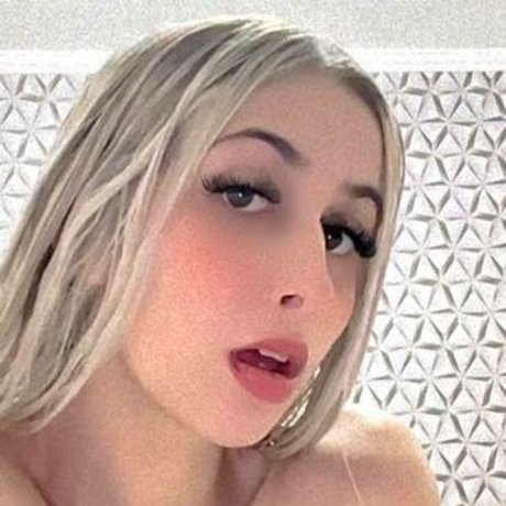 Naakte gelekte OnlyFans-foto van Julia Perin