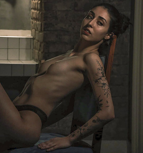 Naakte gelekte OnlyFans-foto van Naissance