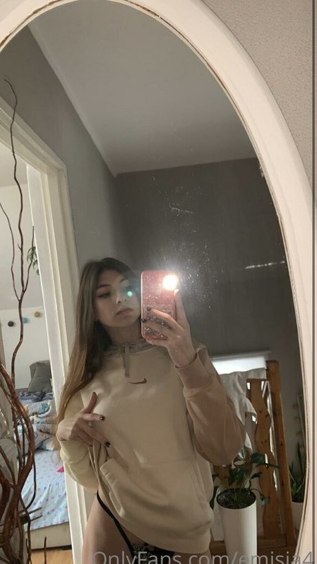 Naakte gelekte OnlyFans-foto van Emisia4