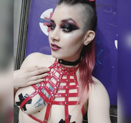 Naakte gelekte OnlyFans-foto van Niniah Wolfy