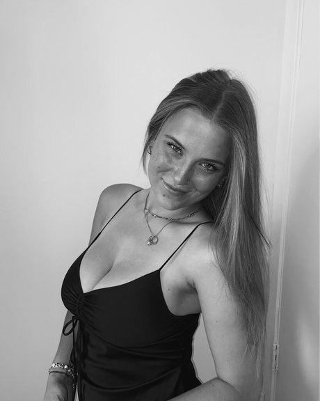 Naakte gelekte OnlyFans-foto van Madisun Sullivan