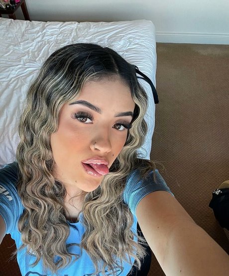 Naakte gelekte OnlyFans-foto van Goldensugaarr