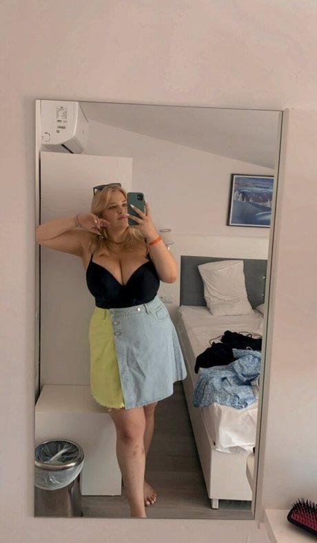 Naakte gelekte OnlyFans-foto van Julia Chegodar