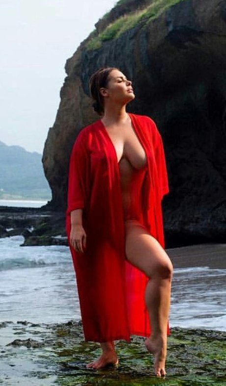 Naakte gelekte OnlyFans-foto van Elinatervo