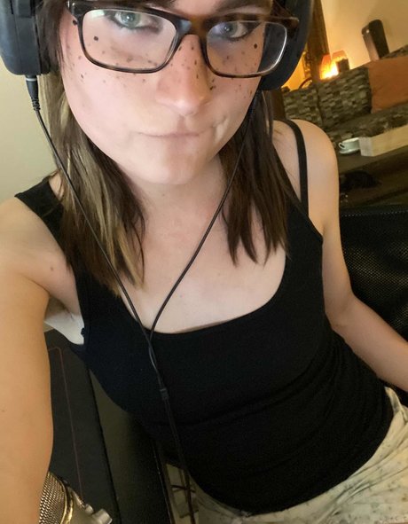 Naakte gelekte OnlyFans-foto van Ava Shade