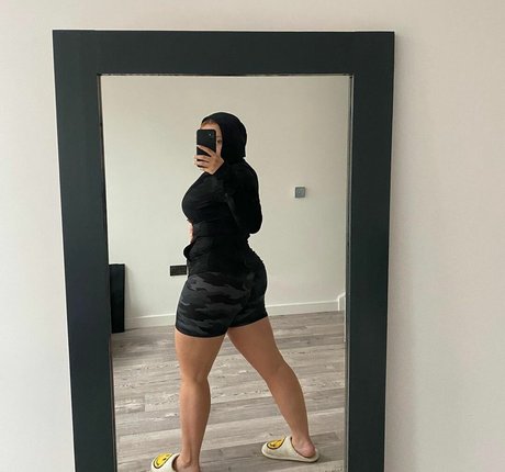 Naakte gelekte OnlyFans-foto van Eleanor Evans