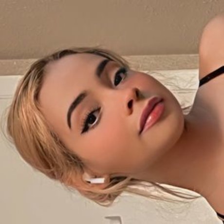 Naakte gelekte OnlyFans-foto van Mxeling